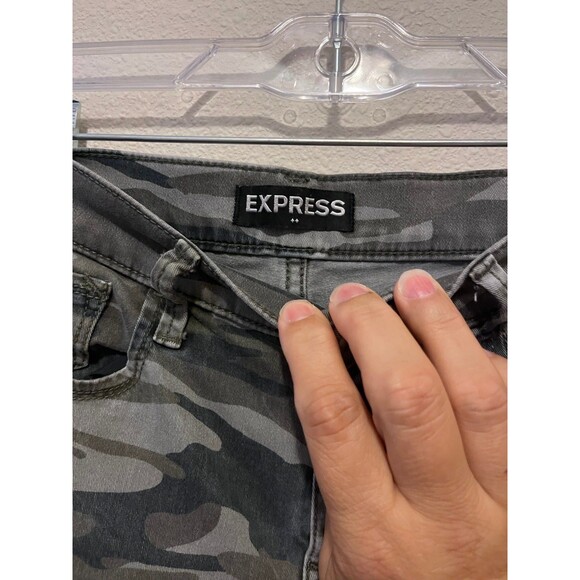 Express Midrise Raw Hem Camouflage Jeans - Picture 3 of 5